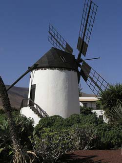 En af de gamle møller på Fuerteventura. Foto: stefanedberg/flickr